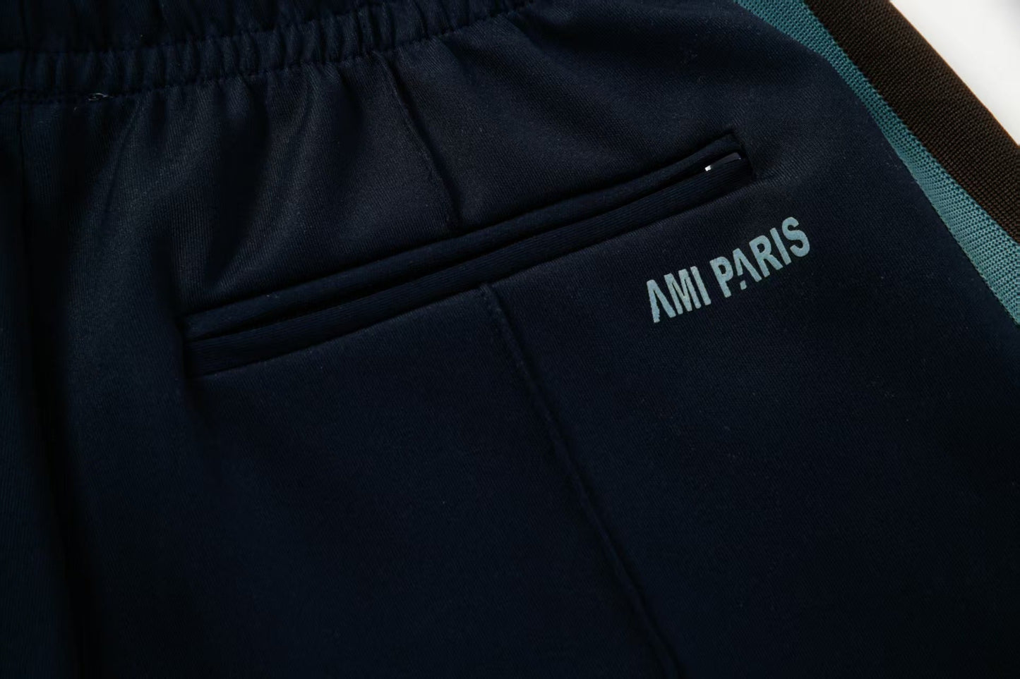 AMI  Men's and women's sportswear