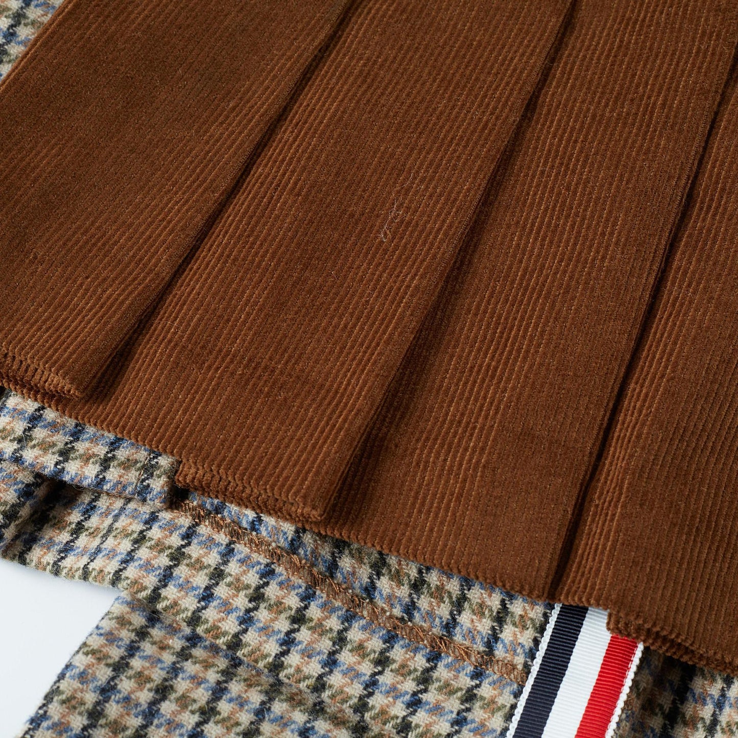 2025 Bow-knitted sweater + short skirt